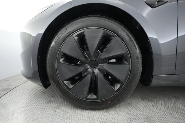 2025 Tesla Model 3 — photo 15 of 21
