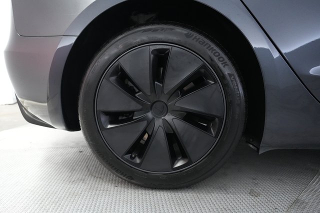 2025 Tesla Model 3 — photo 17 of 21