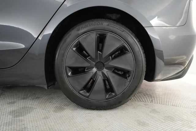 2025 Tesla Model 3 — photo 7 of 21