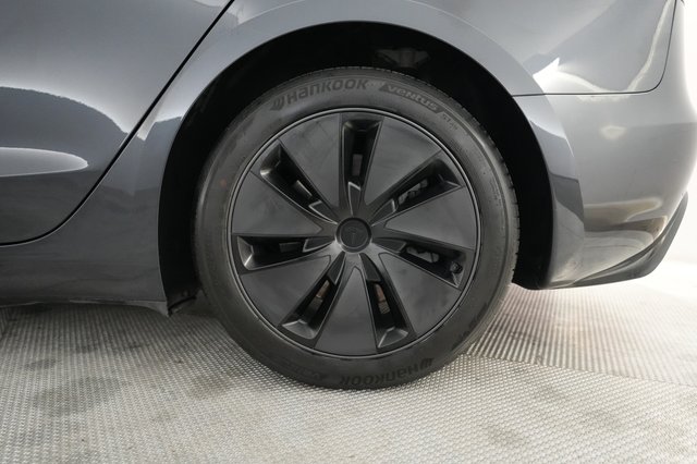 2025 Tesla Model 3 — photo 7 of 21