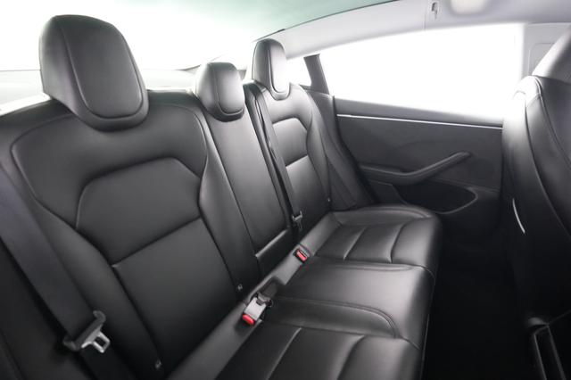 2025 Tesla Model 3 — photo 4 of 21