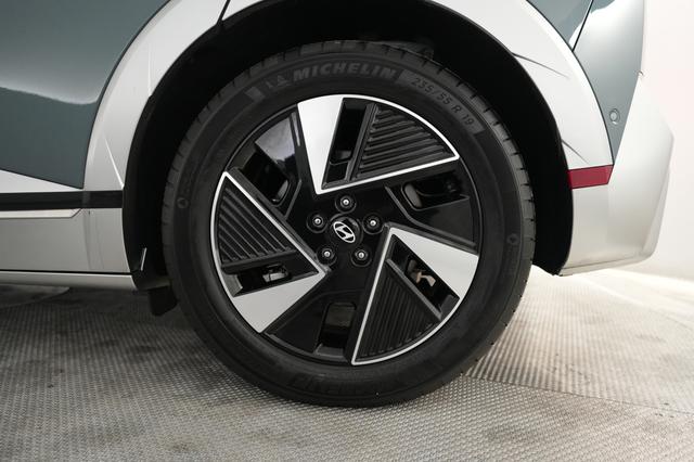 2025 Hyundai IONIQ 5 — photo 7 of 22