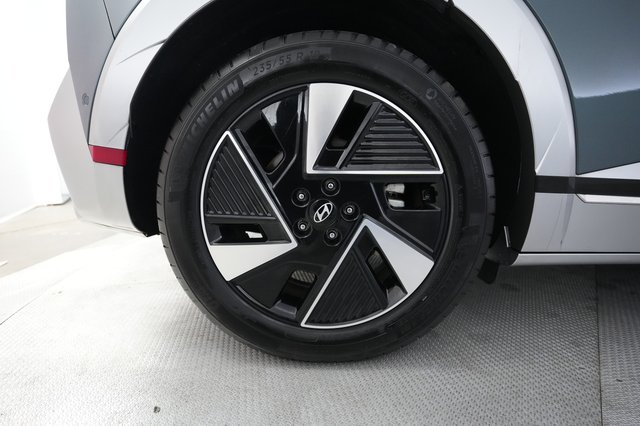2025 Hyundai IONIQ 5 — photo 17 of 22