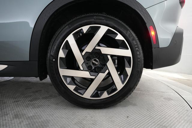 2025 MINI Countryman — photo 7 of 20