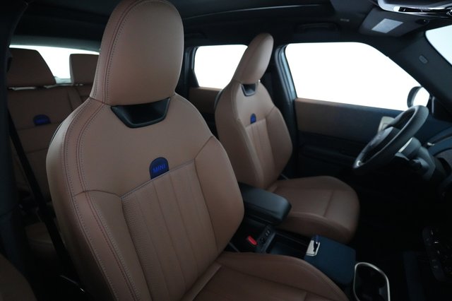 2025 MINI Countryman — photo 18 of 20