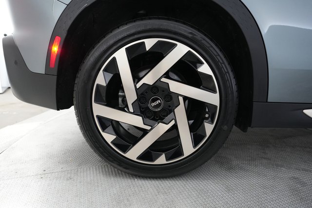 2025 MINI Countryman — photo 17 of 20