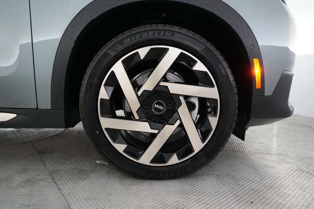 2025 MINI Countryman — photo 16 of 20