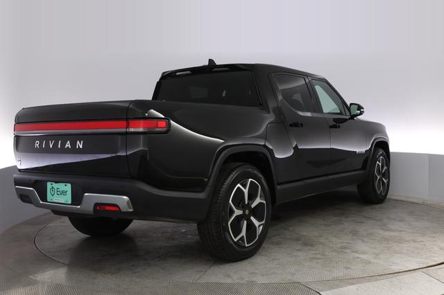 2023 Rivian R1T — photo 2 of 21
