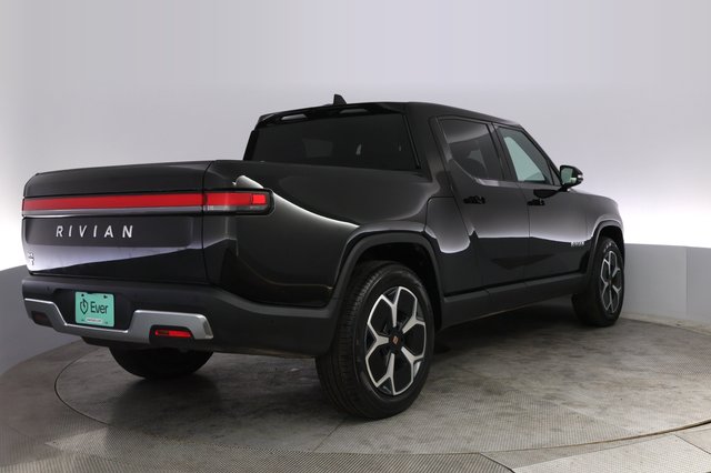 2023 Rivian R1T — photo 2 of 21