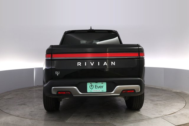 2023 Rivian R1T — photo 12 of 21
