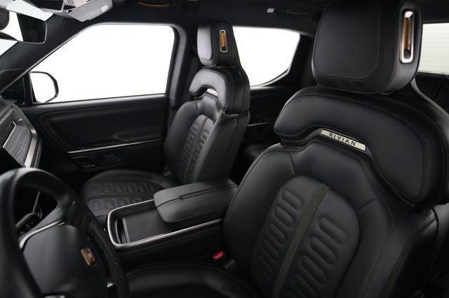 2023 Rivian R1T — photo 3 of 21