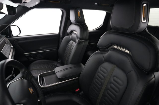 2023 Rivian R1T — photo 3 of 21