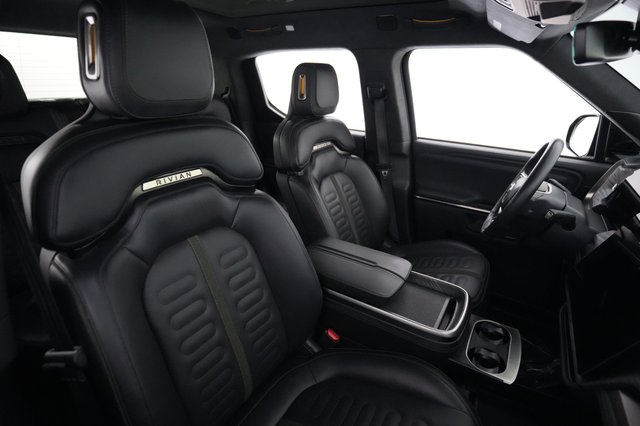 2023 Rivian R1T — photo 18 of 21