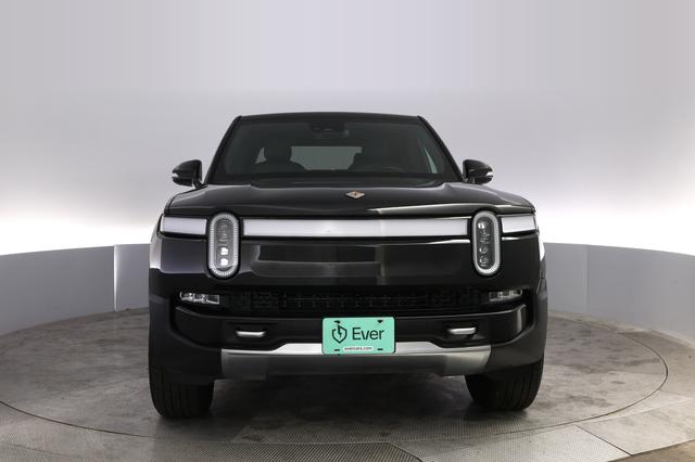 2023 Rivian R1T — photo 9 of 21