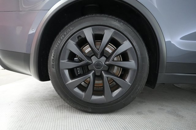 2023 Tesla Model X — photo 17 of 23