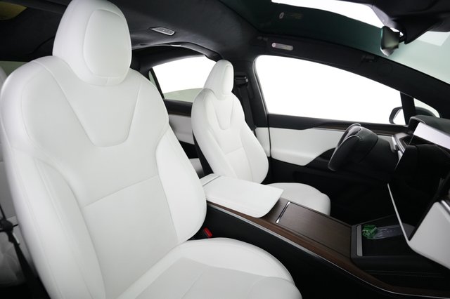 2023 Tesla Model X — photo 18 of 23