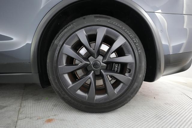 2023 Tesla Model X — photo 7 of 23