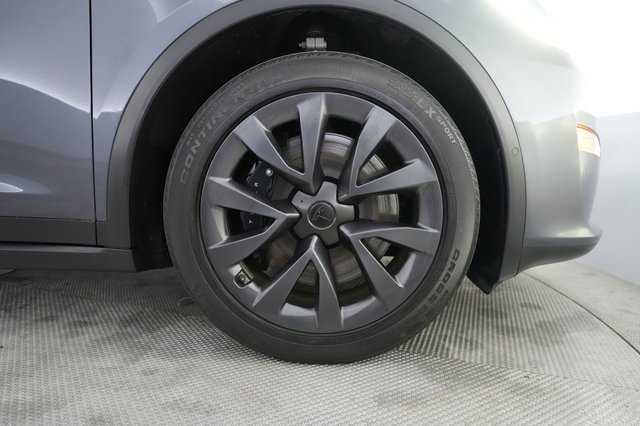 2023 Tesla Model X — photo 16 of 23