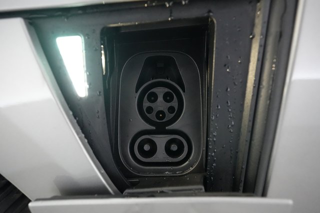 2023 Lucid Air — photo 8 of 22