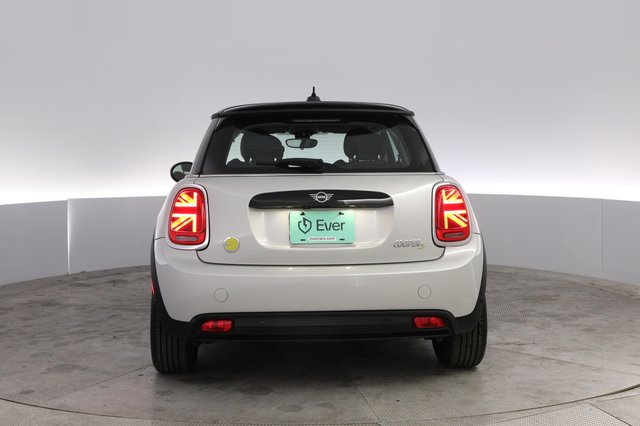 2023 MINI Cooper SE — photo 12 of 20