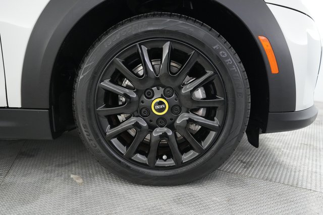 2023 MINI Cooper SE — photo 16 of 20