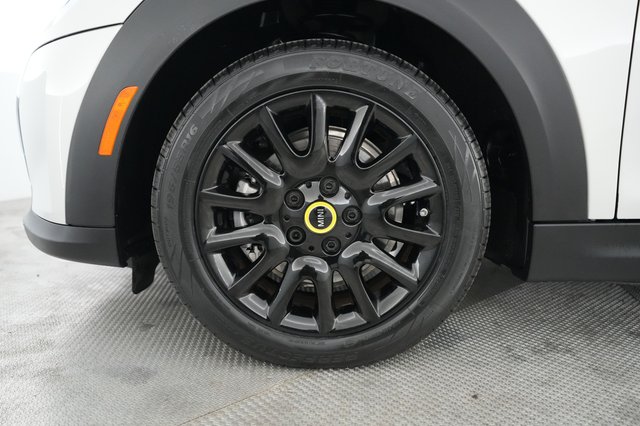 2023 MINI Cooper SE — photo 15 of 20