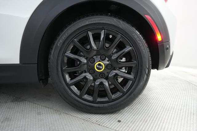 2023 MINI Cooper SE — photo 7 of 20