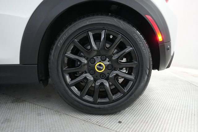 2023 MINI Cooper SE — photo 7 of 20