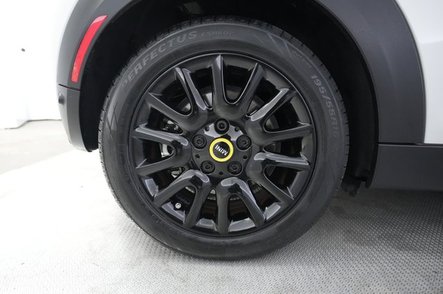 2023 MINI Cooper SE — photo 17 of 20