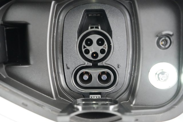 2023 Ford F-150 Lightning — photo 8 of 18