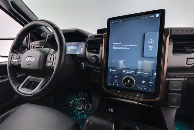 2023 Ford F-150 Lightning — photo 14 of 18