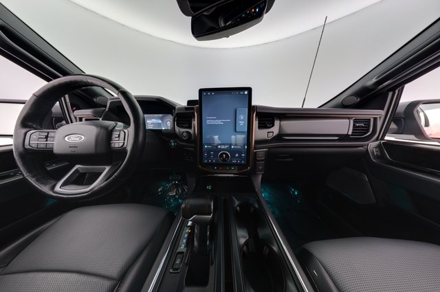 2023 Ford F-150 Lightning — photo 15 of 18