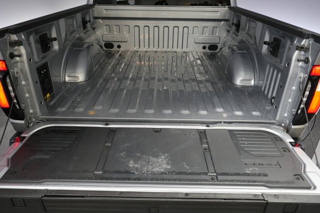 2023 Ford F-150 Lightning — photo 6 of 18