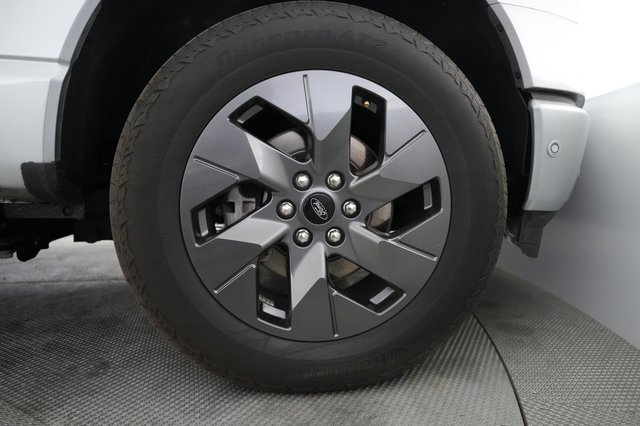 2023 Ford F-150 Lightning — photo 10 of 18