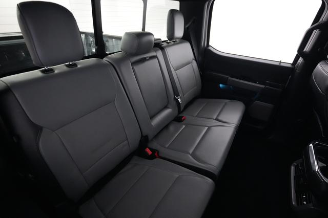 2023 Ford F-150 Lightning — photo 4 of 18