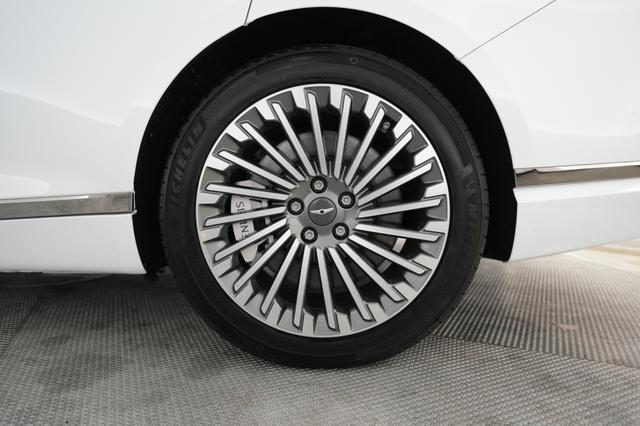 2024 Genesis Electrified G80 — photo 7 of 19