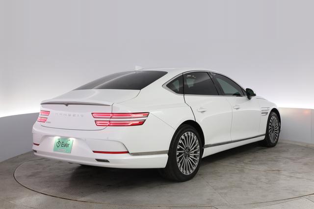 2024 Genesis Electrified G80 — photo 2 of 19