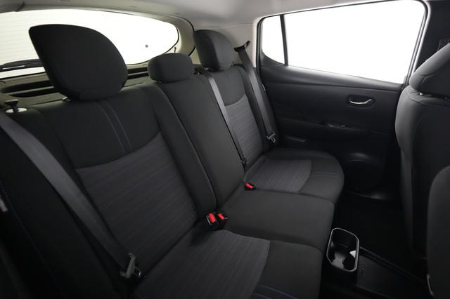 2025 Nissan LEAF — photo 4 of 22