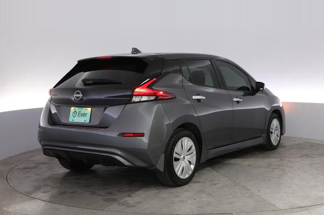 2025 Nissan LEAF — photo 2 of 22
