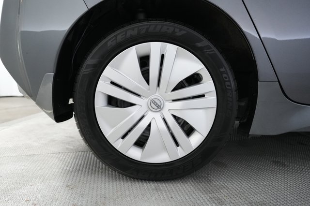 2025 Nissan LEAF — photo 17 of 22