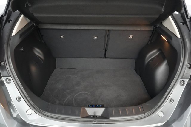 2025 Nissan LEAF — photo 6 of 22