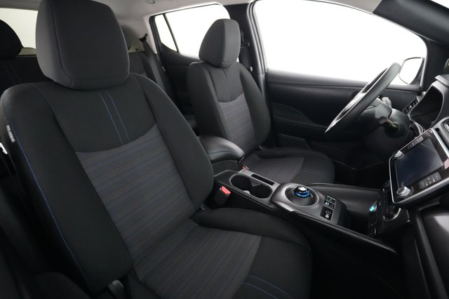 2025 Nissan LEAF — photo 18 of 22