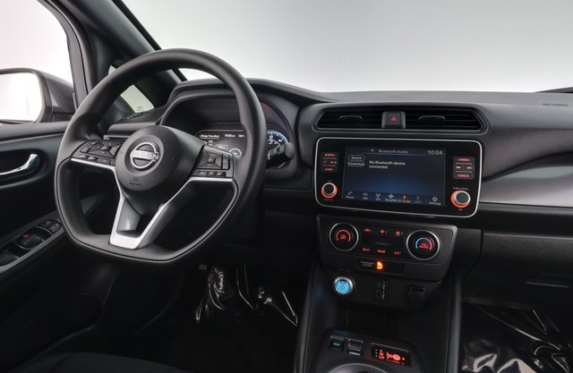 2025 Nissan LEAF — photo 20 of 22