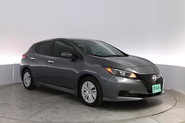 2025 Nissan LEAF — photo 10 of 22
