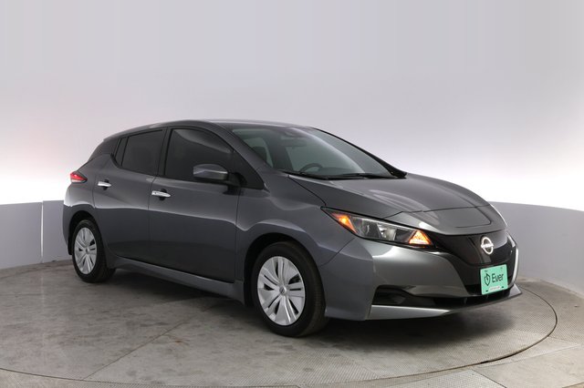 2025 Nissan LEAF — photo 10 of 22