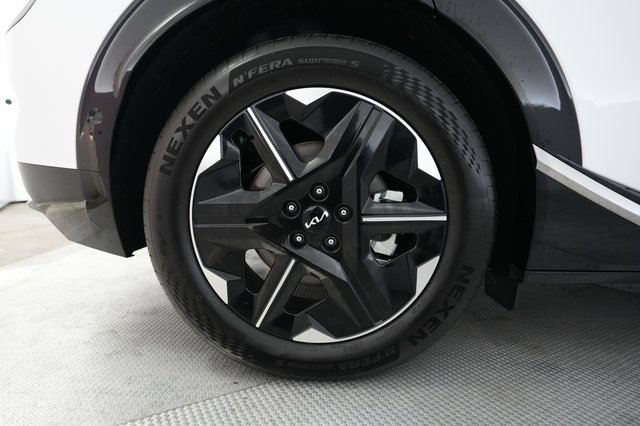 2025 Kia EV6 — photo 17 of 22