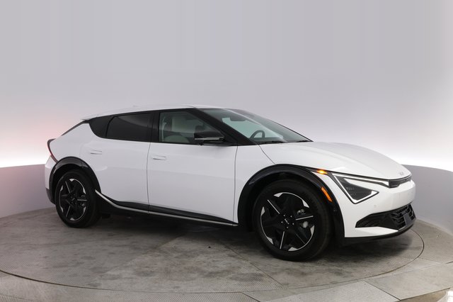 2025 Kia EV6 — photo 11 of 22