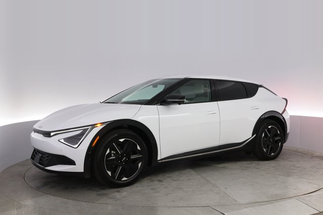 2025 Kia EV6 — photo 14 of 22