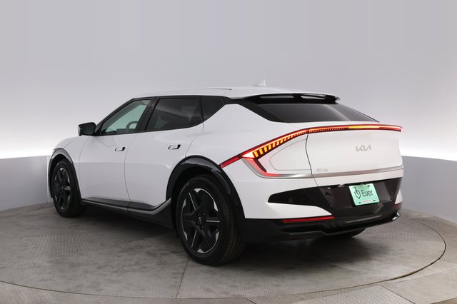 2025 Kia EV6 — photo 13 of 22