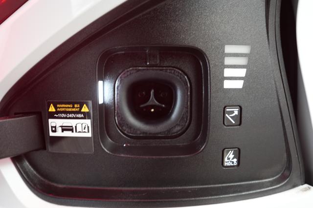 2025 Kia EV6 — photo 8 of 22